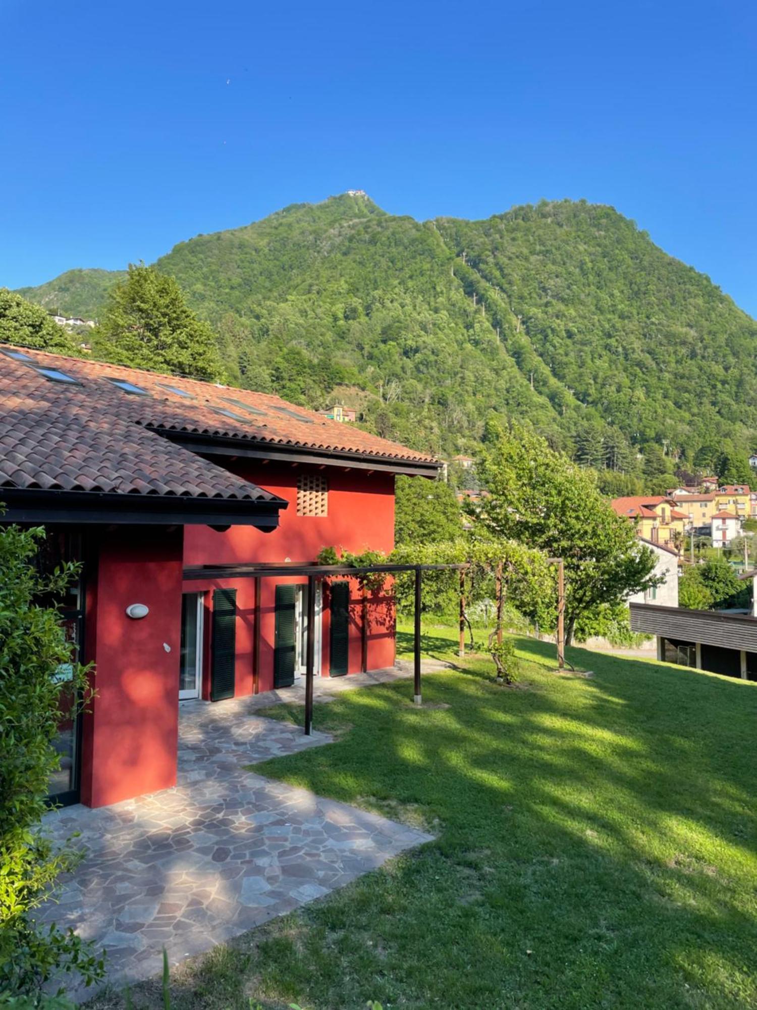 Ostello Casa Rossa Лавено-Момбелло Екстер'єр фото