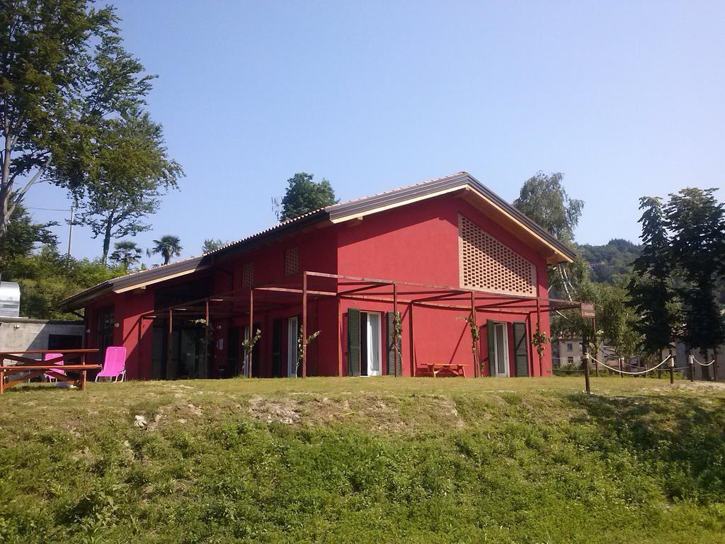 Ostello Casa Rossa Лавено-Момбелло Екстер'єр фото