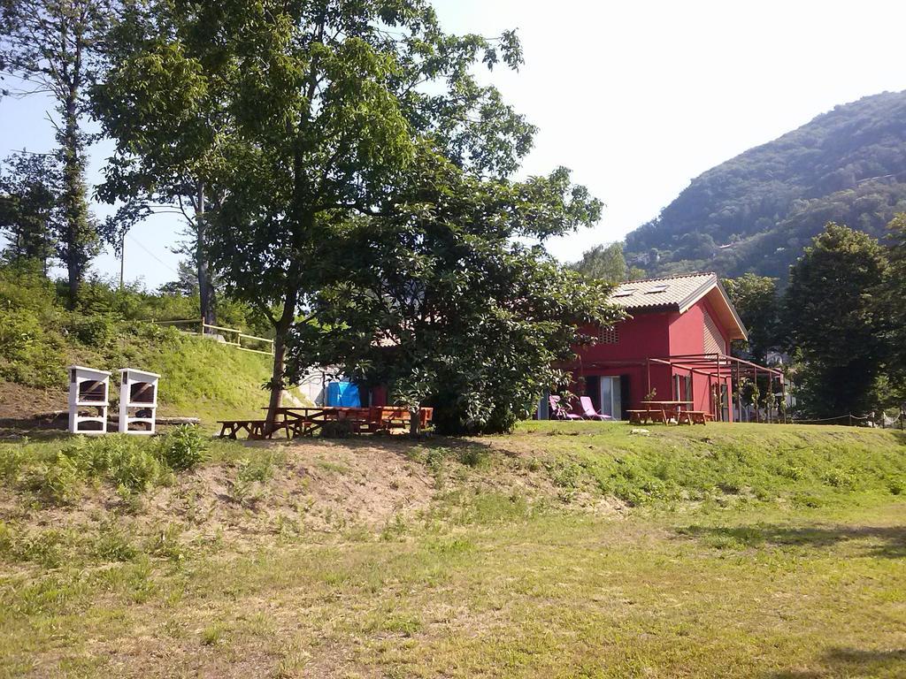 Ostello Casa Rossa Лавено-Момбелло Екстер'єр фото