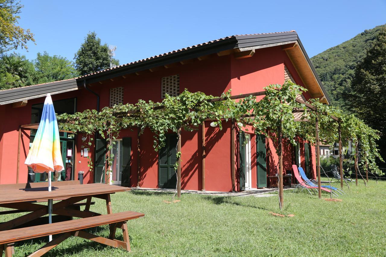 Ostello Casa Rossa Лавено-Момбелло Екстер'єр фото