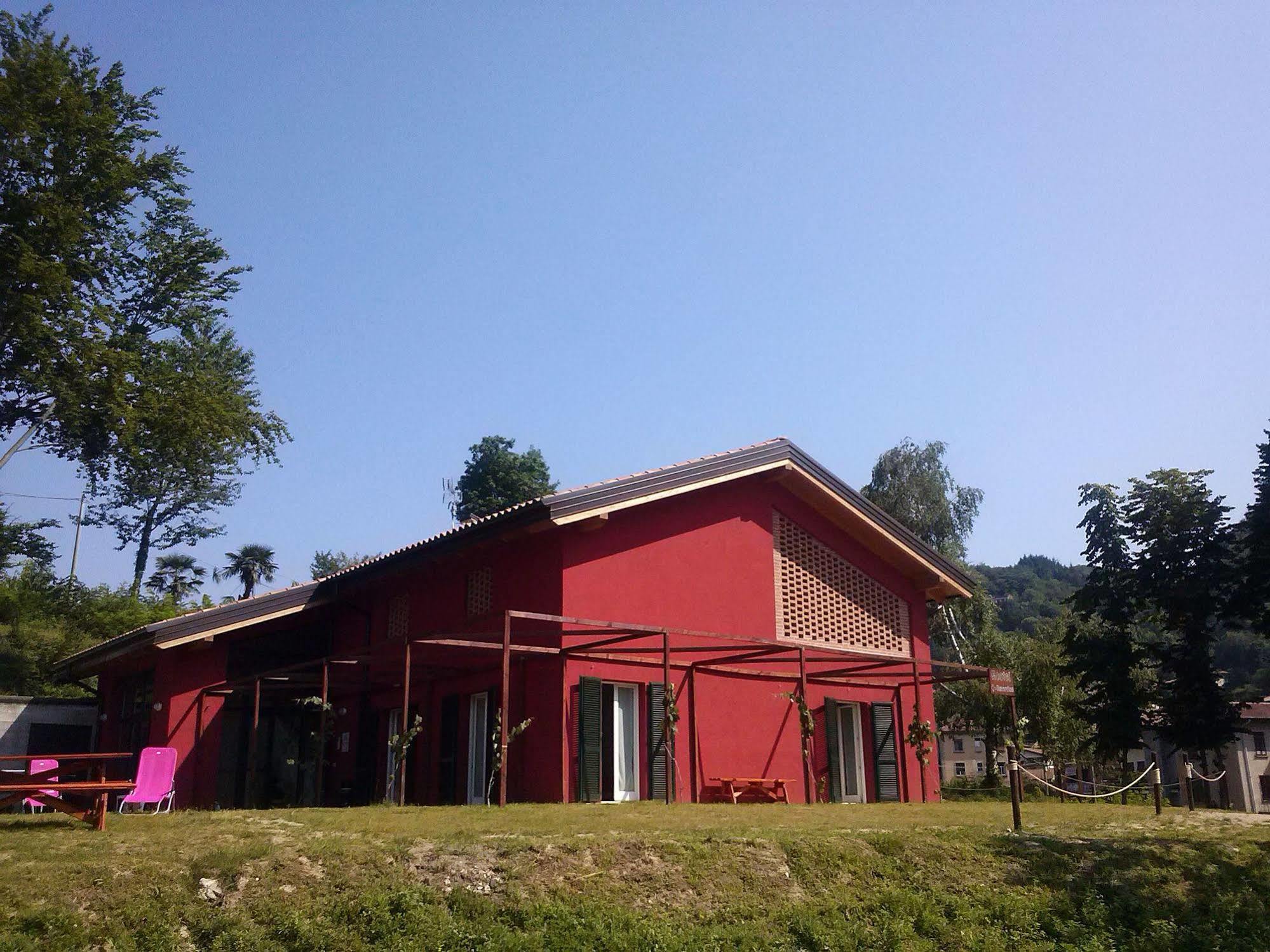Ostello Casa Rossa Лавено-Момбелло Екстер'єр фото
